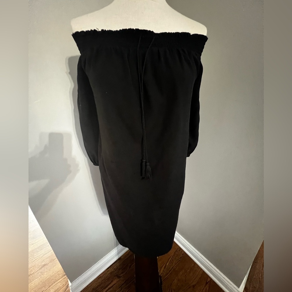 Old Navy black off shoulder 3/4 sleeve dress size L great condition